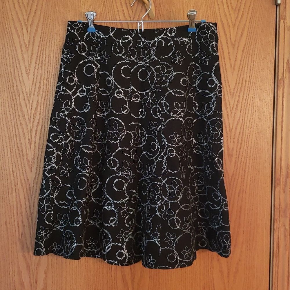 NWOT Christopher & Banks Black Skirt with White Floral Embroidery Sz 4